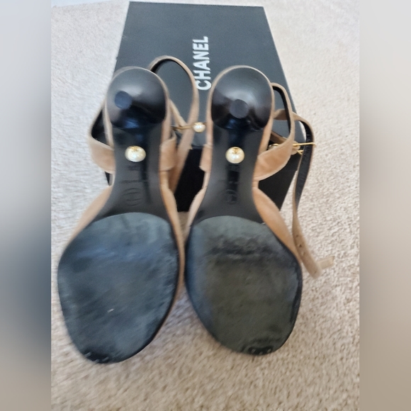 Chanel Velvet Tan Ankle Strap Sandal ( Size 8.5) - Picture 4 of 8